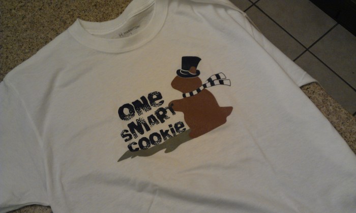 Mijn Groundhog day t-shirt, na het versieren van een cookie
