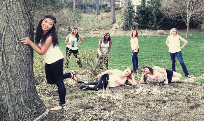 Sol, Samantha, Reni, en ik. Liggend: Colleen en Becky