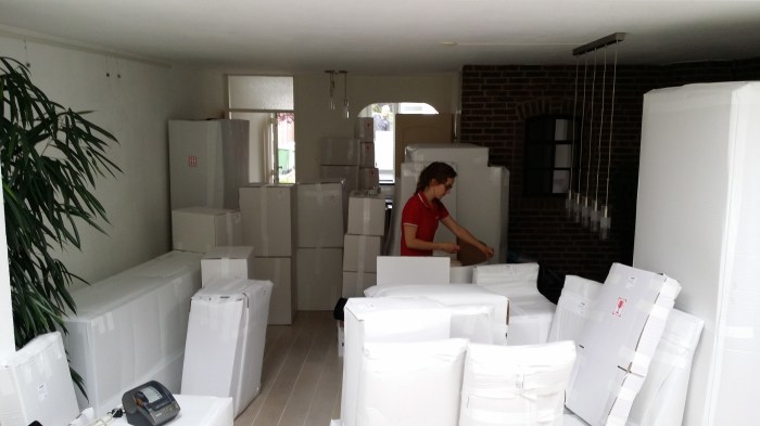 Alles gaat in witte dozen en wit karton