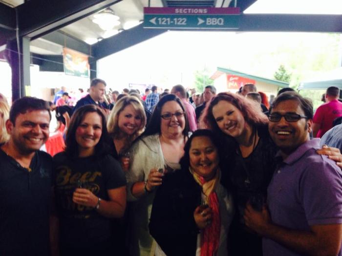 Onder andere Emma, haar zus Amanda, Pranav, en ik