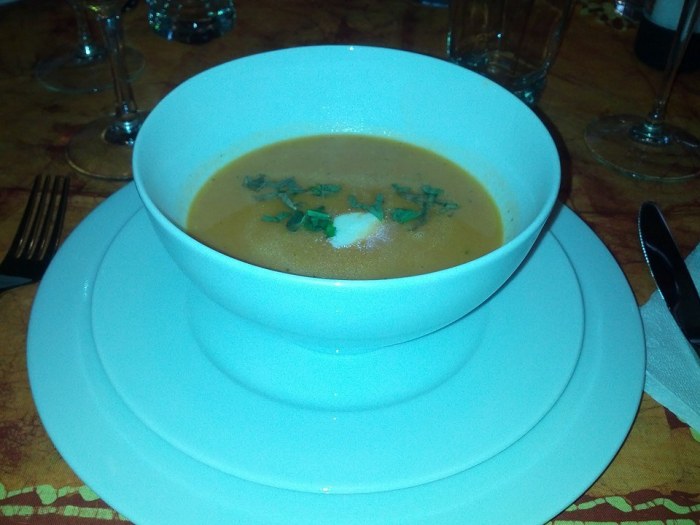 Tomaten-paprikasoep met mascarpone