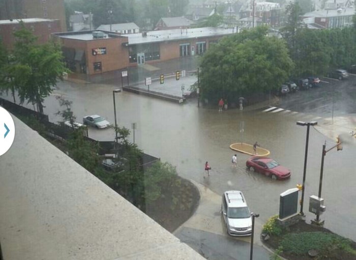 Overstroming op Atherton Street na 15 minuten regen... 