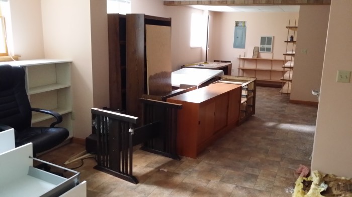 Overgenomen meubels... wel een verfje nodig!