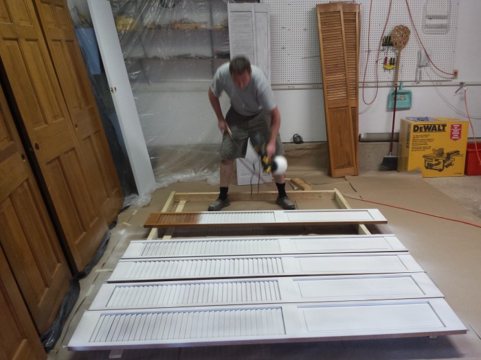 Michiel met de spraypainter in de weer