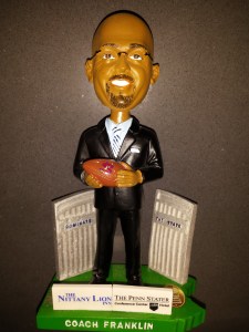 De bobblehead van Coach James Franklin (football)