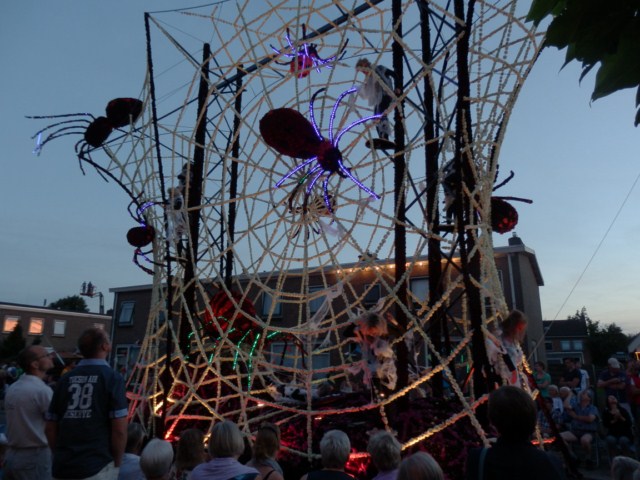 2012: "8" bij nacht. Totaal toffe verlichting. Veranderde ook nog van kleur...