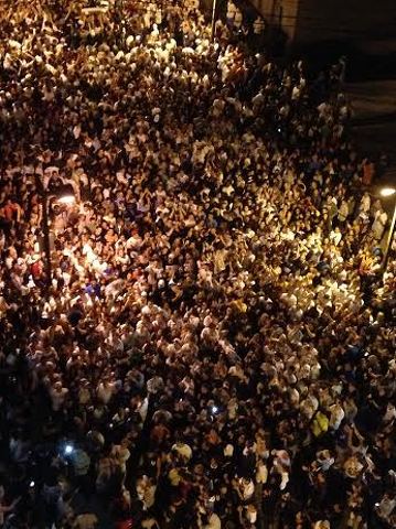 Optocht van studenten nadat een deel van de strafmaatregelen bleek opgeheven