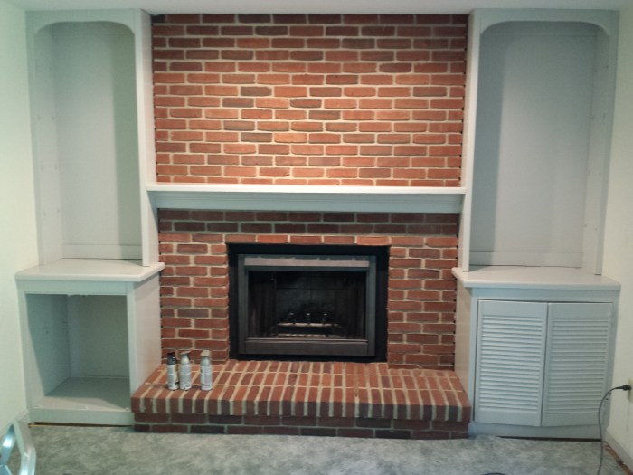 Met geschilderd houtwerk en overgespoten haard