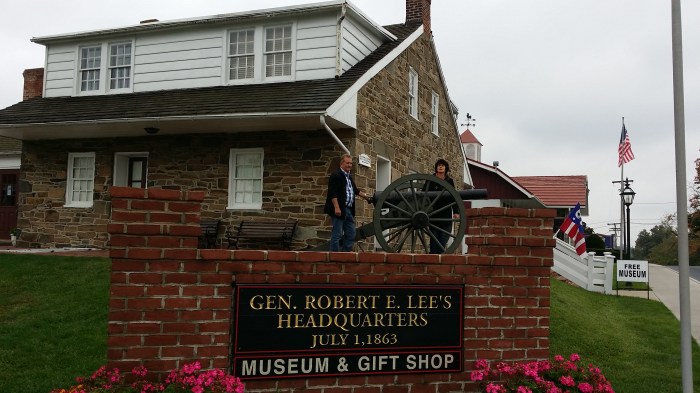 Pa en ma voor het huisje dat de zuidelijke generaal Lee tijdelijk had ingenomen