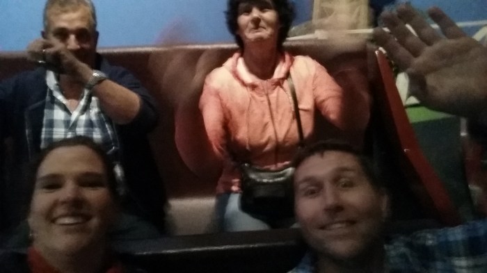 In het karretje in de chocoladefabriek... eh, attractie