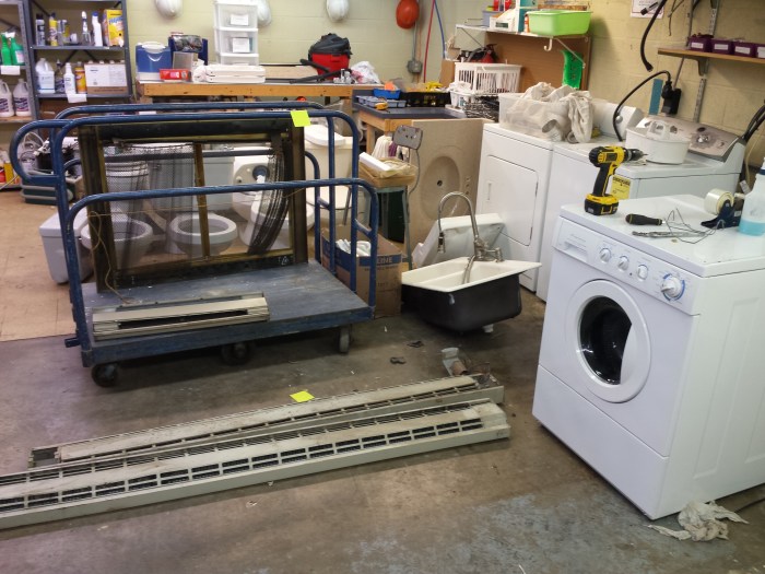 Het testen, repareren en schoonmaken van tweedehands apparaten