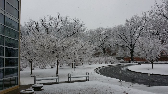 Sneeuw buiten de business school