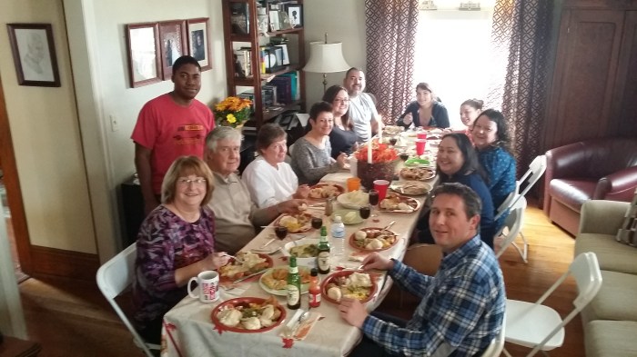 Emma's familie tijdens het Thanksgiving diner