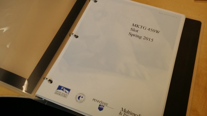 Mijn nieuwe course packet met de cases en artikelen erin