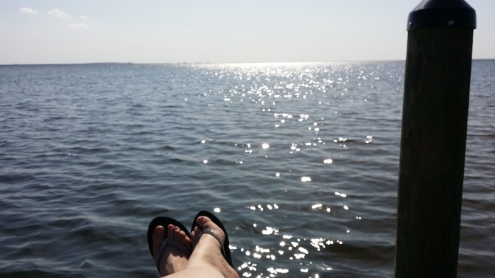 Zonnebaden, met vliegende vissen als entertainment!