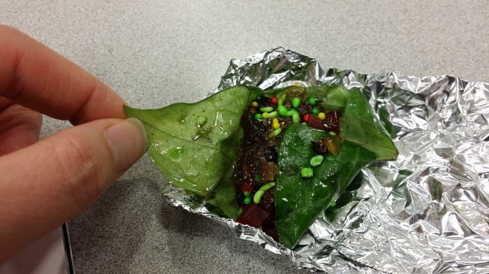 Paan - betelblad, tutti frutti met gekleurde suikerdingetjes