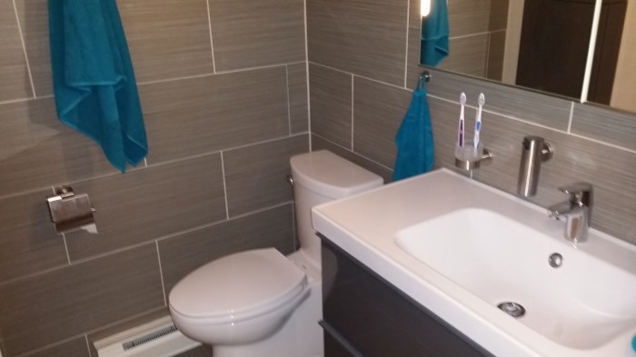 Een strak toilet (geen hangend toilet - dat is hier zeer ongewoon)