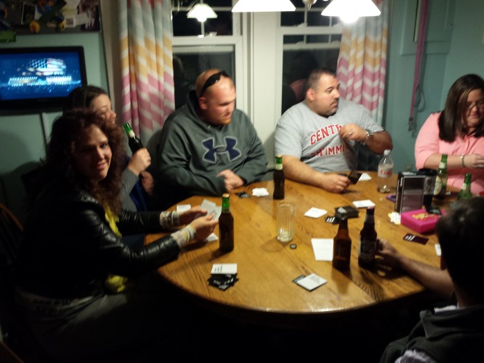 Cards against Humanity rond de keukentafel