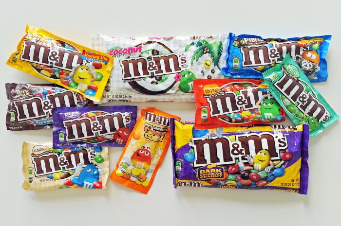 M&M's assortiment. Meer dan we in Nederland hebben... met candycorn in het midden
