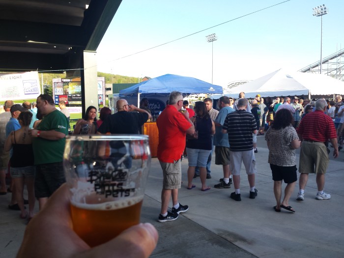 Michiel's eerste biertje. Kleintje pils hoor... kleintje pils...