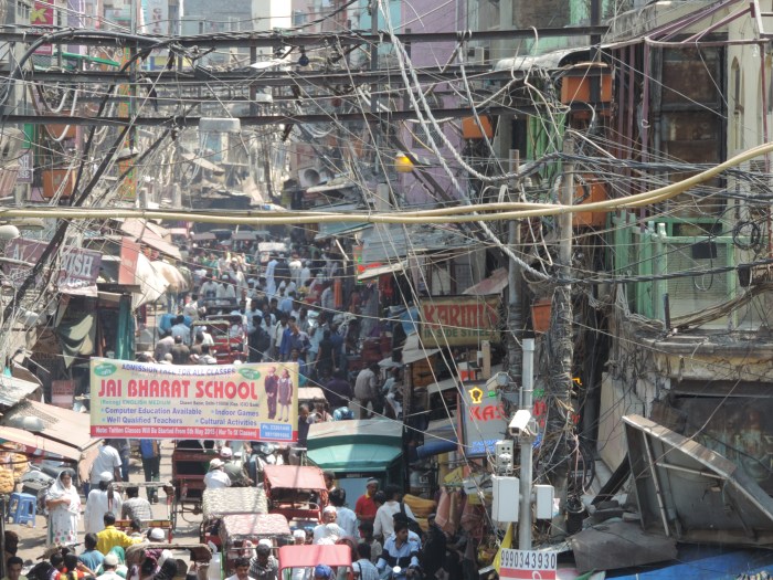 Hoe kom je bij Karim's? Nou eh... deze straat door!