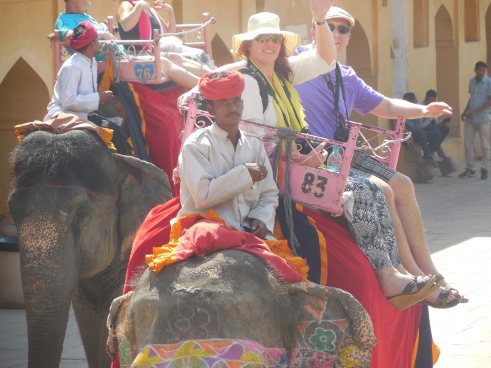 Wij op de olifant (foto van Emma) 