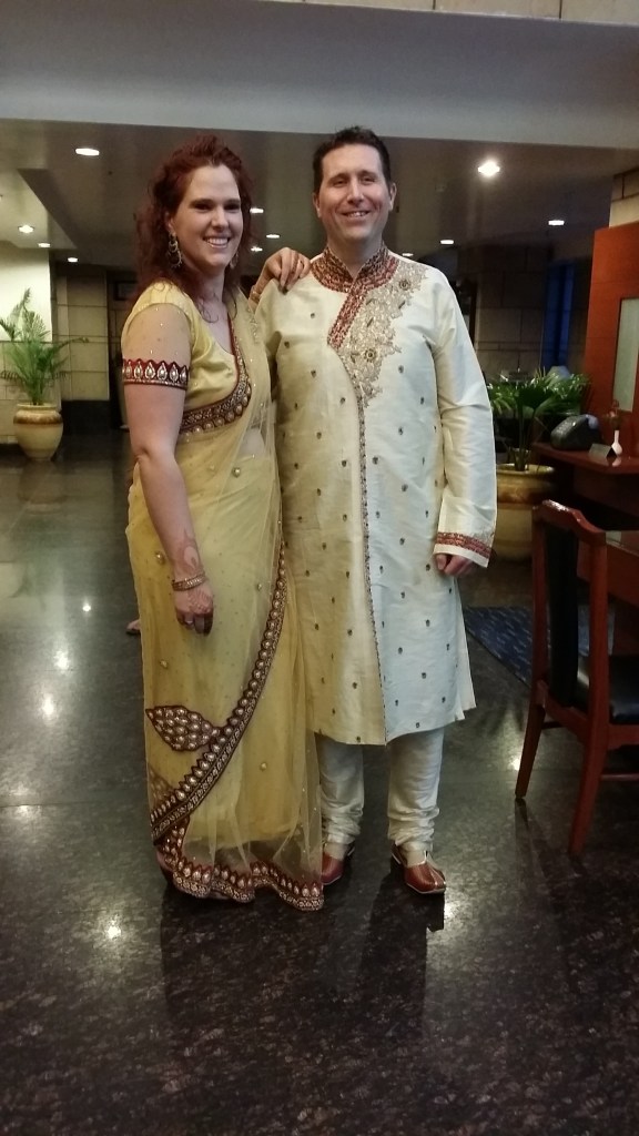 Michiel en ik in onze traditionele Indiase kleding!