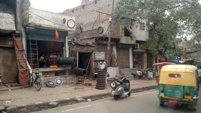 De plaatselijke bandenverkoper