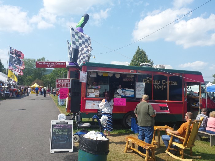 Heerlijke gebakken groene tomaten bij deze charmante food truck