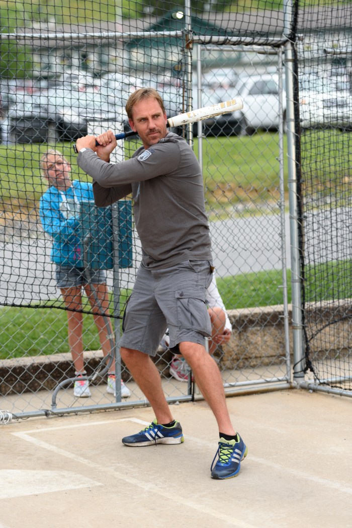 Arjen in de batting cage - OGEN OP DE BAL :-) 