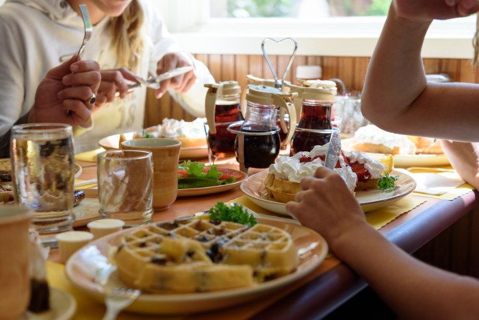 Ontbijt bij de Waffle Shop. The Original Waffle Shop!
