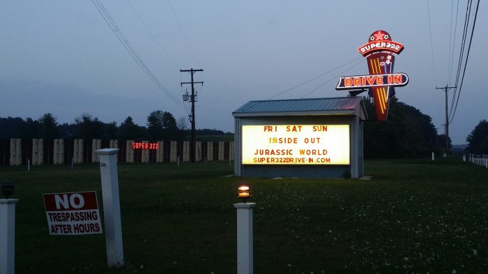 De Super 322-drive in (aan highway 322)