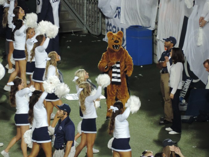 Uiteraard was onze mascotte, de Nittany Lion, er ook