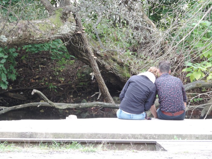 Hendrieke en Robin bij het riviertje in Bellefonte