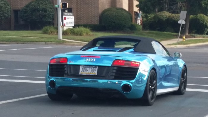 Een potentieel hele mooie Audi R8 cabrio, maar dan in metallic lichtblauw