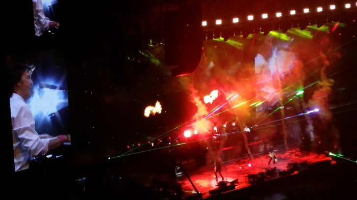 Paul McCartney, met een vuurwerkshow