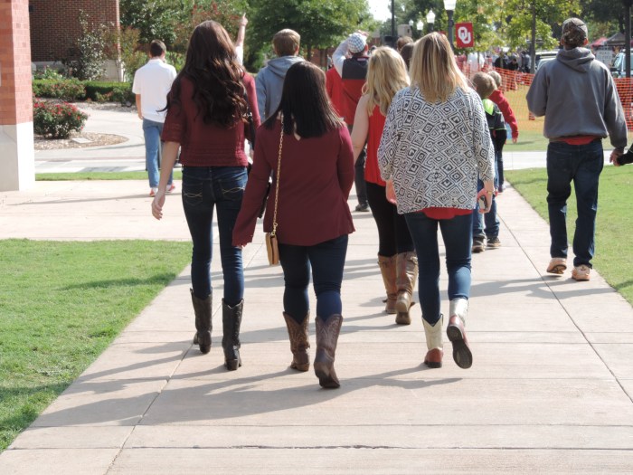 Het is toch prachtig als het publiek gewoon met cowboyboots aan naar het stadion loopt...