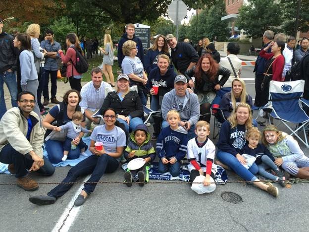 Hari en Akshaya, Karen en Dave, Steph en familie en ik bij de homecoming parade