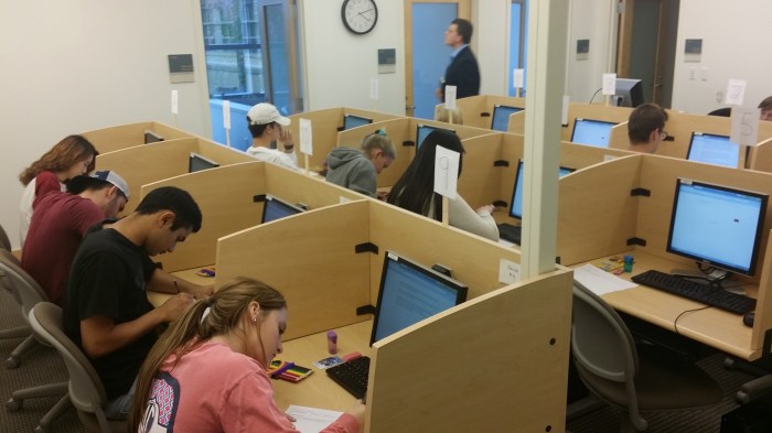 De zitplaatsen in het laboratorium!