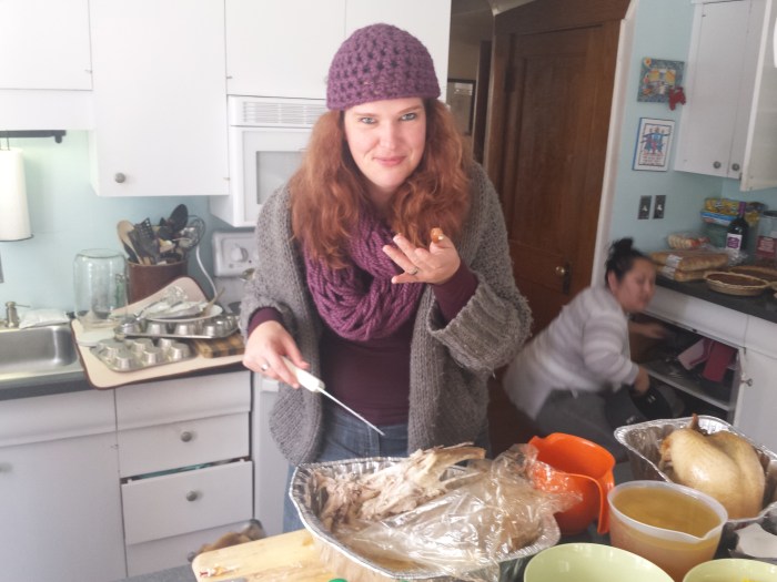 Het leegplukken van de botten van de kalkoen. Net een grote kip! 