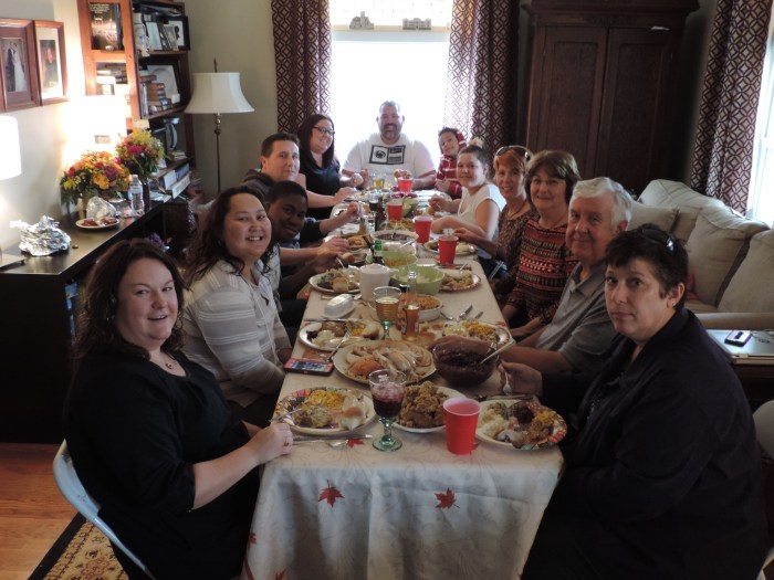 Een hele volle tafel!! Gezelligheid!