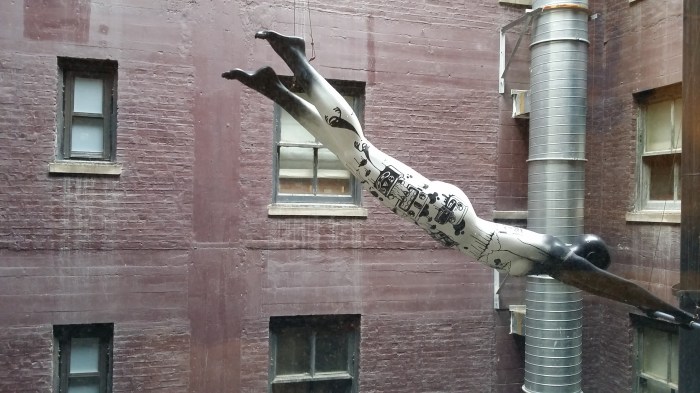 Naast ons raam hing dit...