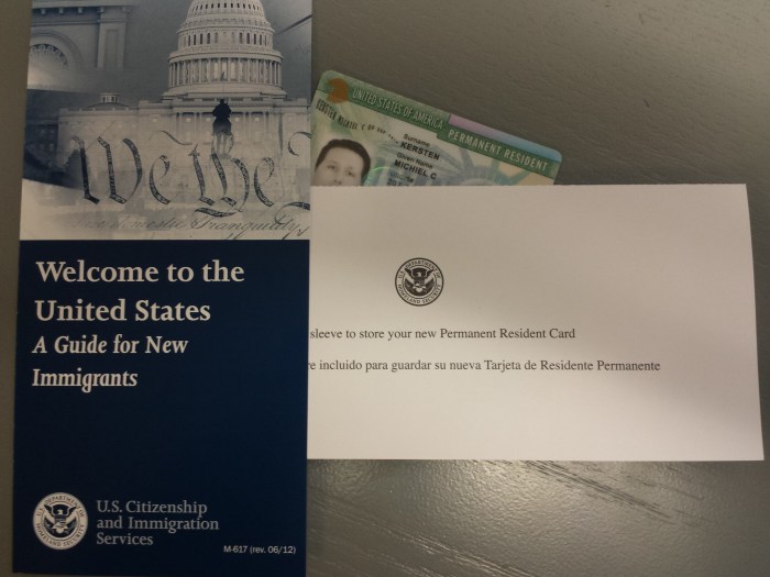 Het welkomstpakket met Michiel's green card