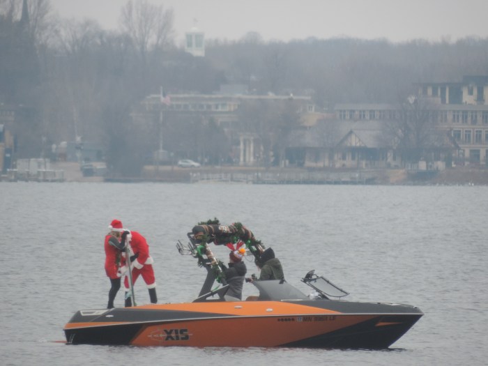 Ondetussen was er ook een Santa op het meer achter het huis van de Newberry's