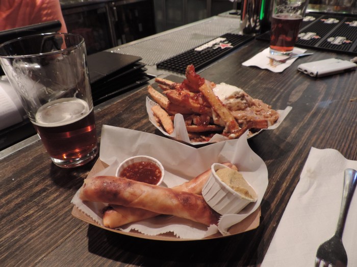 Loempia's met een patatje oorlog (met superlekkere satesaus!)