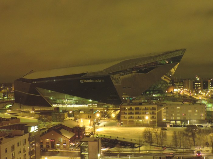 Het nieuwe footballstadion van The Vikings (het Vikingsschip), nu nog niet af...