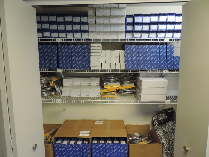 Opslag! Gelukkig hebben we een grote basement met veel ruimte