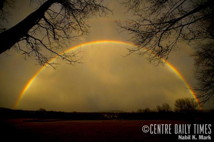 De regenboog boven Tudek Park - van de plaatselijke krant