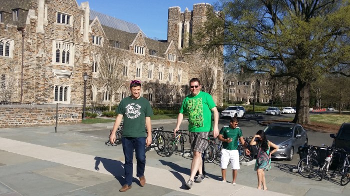 De groep op bezoek naar Duke University