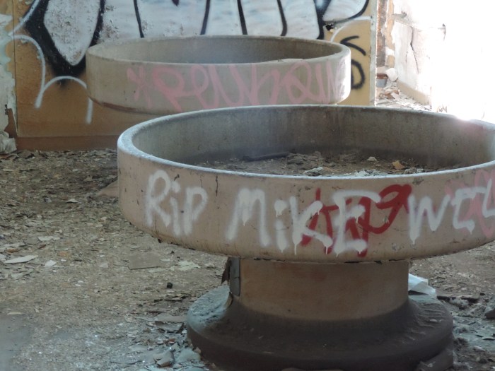 Rip Mike... nou ja... dat moest nog maar niet
